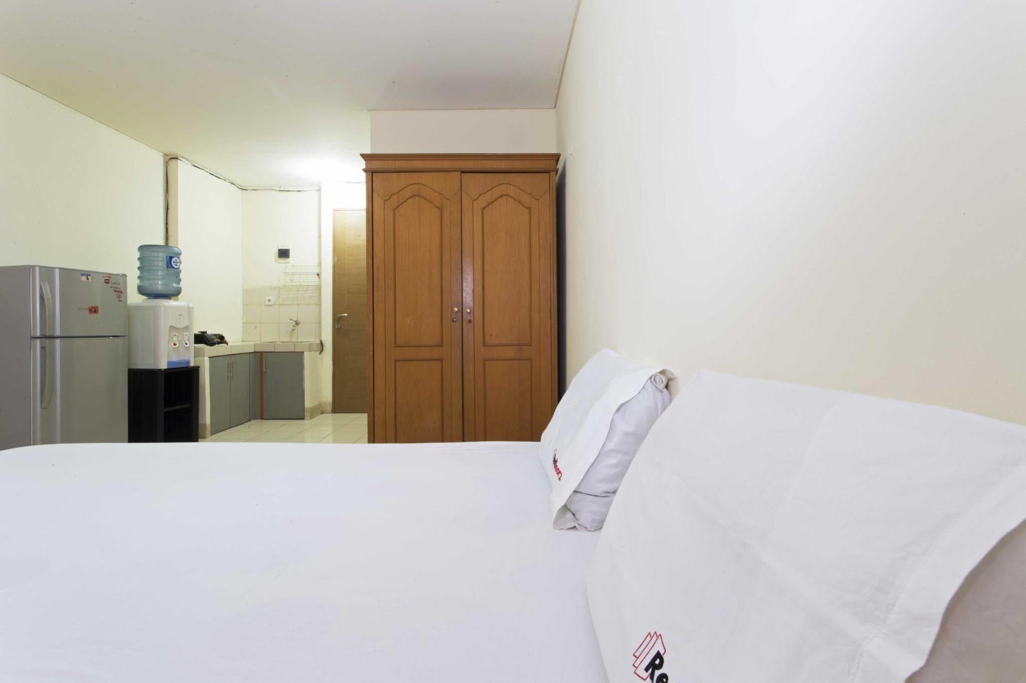 Reddoorz Apartment @ Pulo Gadung Jakarta Exterior photo