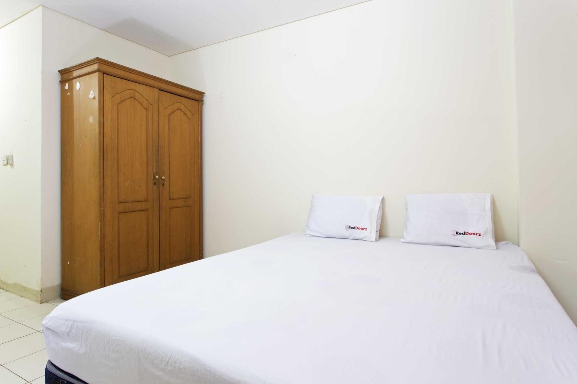 Reddoorz Apartment @ Pulo Gadung Jakarta Exterior photo