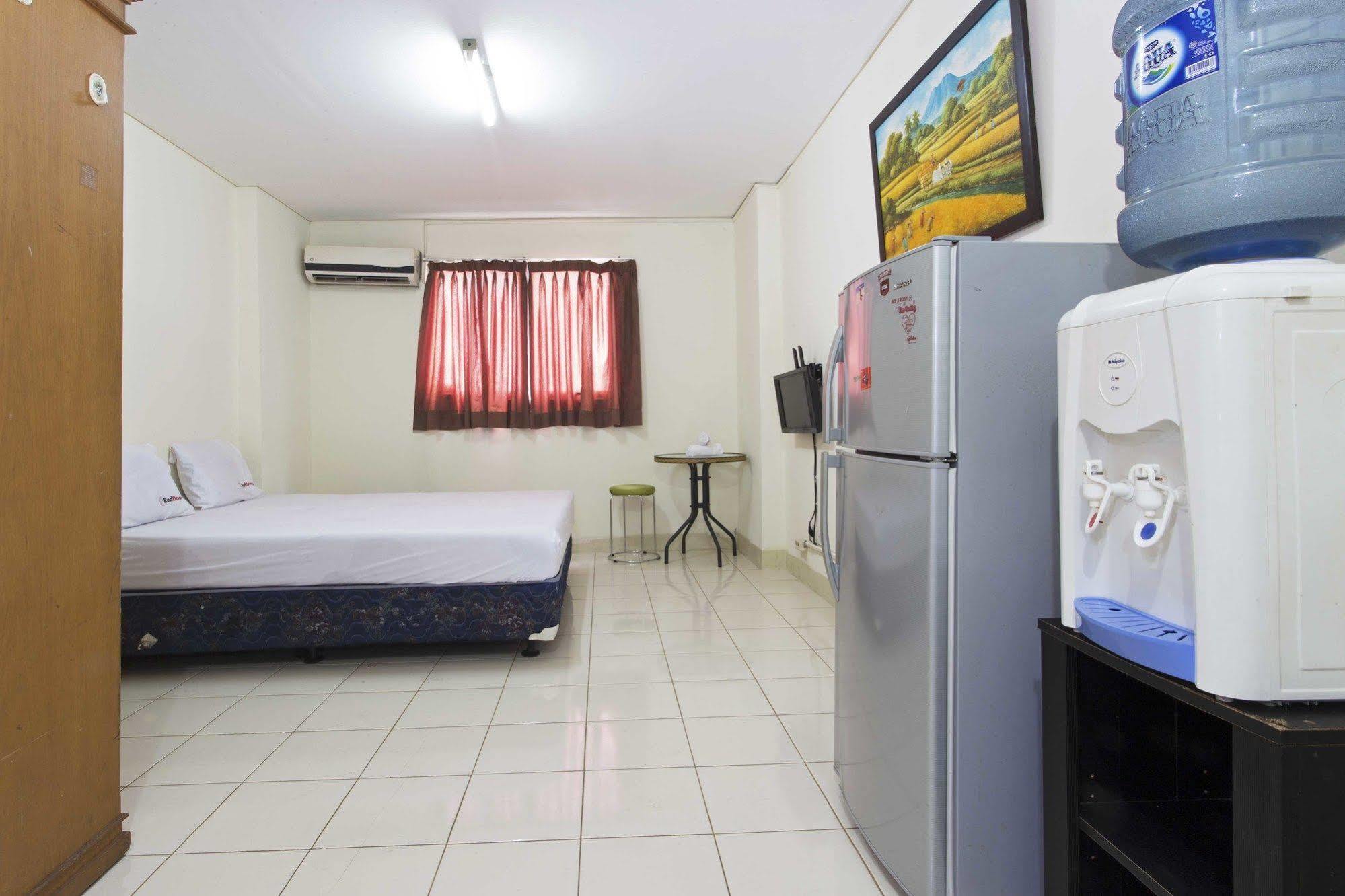 Reddoorz Apartment @ Pulo Gadung Jakarta Exterior photo