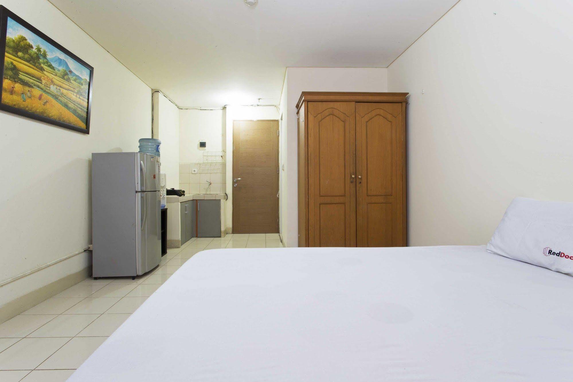 Reddoorz Apartment @ Pulo Gadung Jakarta Exterior photo