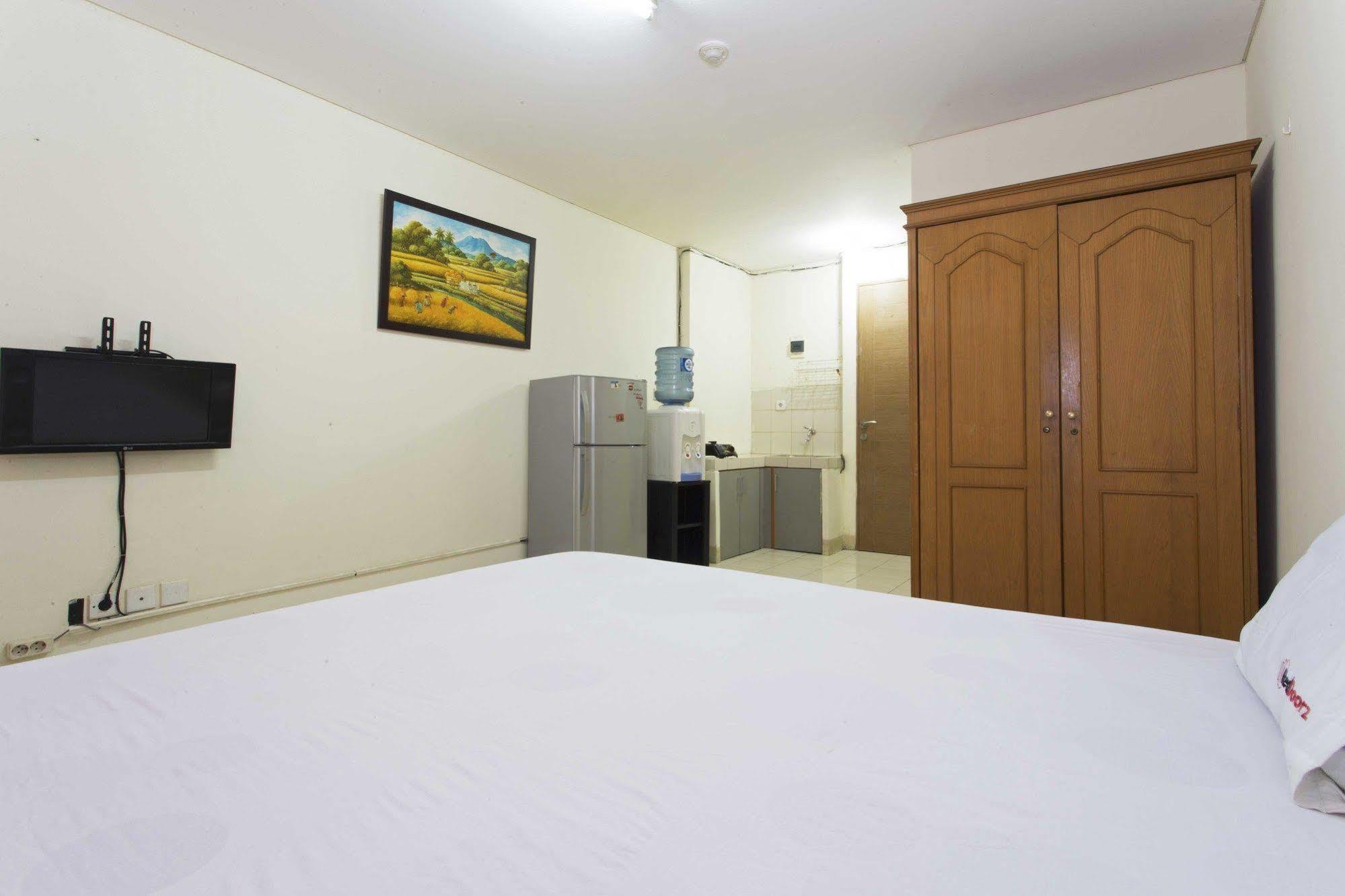 Reddoorz Apartment @ Pulo Gadung Jakarta Exterior photo